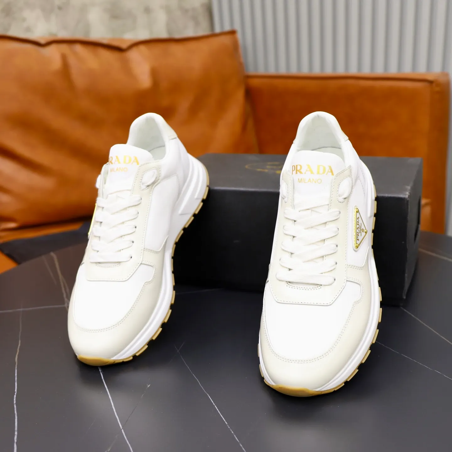 Factory price: 600💰Top original order Brand: PRADA (Prada) Standard code: Men's size 38/44 (45 can be customized) Grade: Same as the official website Material: Original cowhide stitched with imported cloth, cowhide lining, original combination of two-color wear-resistant soft outsole Style category: casual sports version, young fashion, European and American trend, British style Color: actual picture color